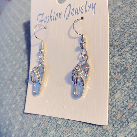 Silver toned flip flop earrings - Picture 4 of 4